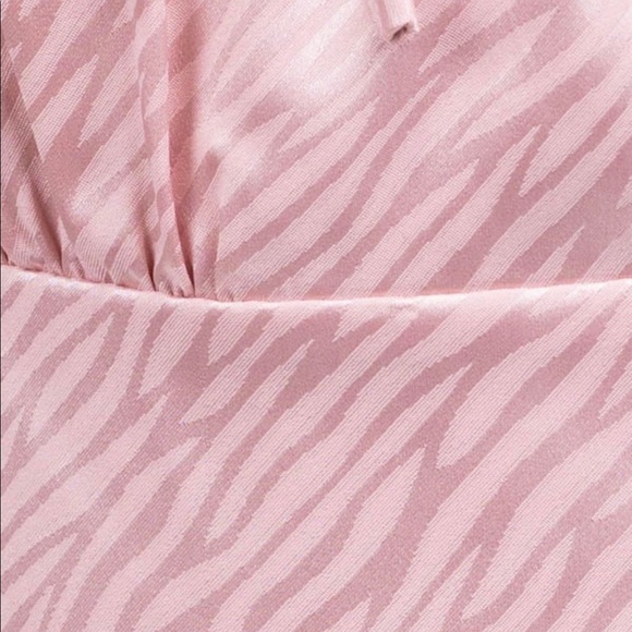 Pink satin mini dress - Picture 5 of 9